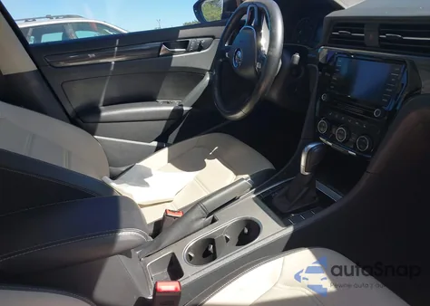 2020 Volkswagen Passat 2.0T R-Line z USA, uszkodzony, nr VIN 1VWMA7A36LC024061